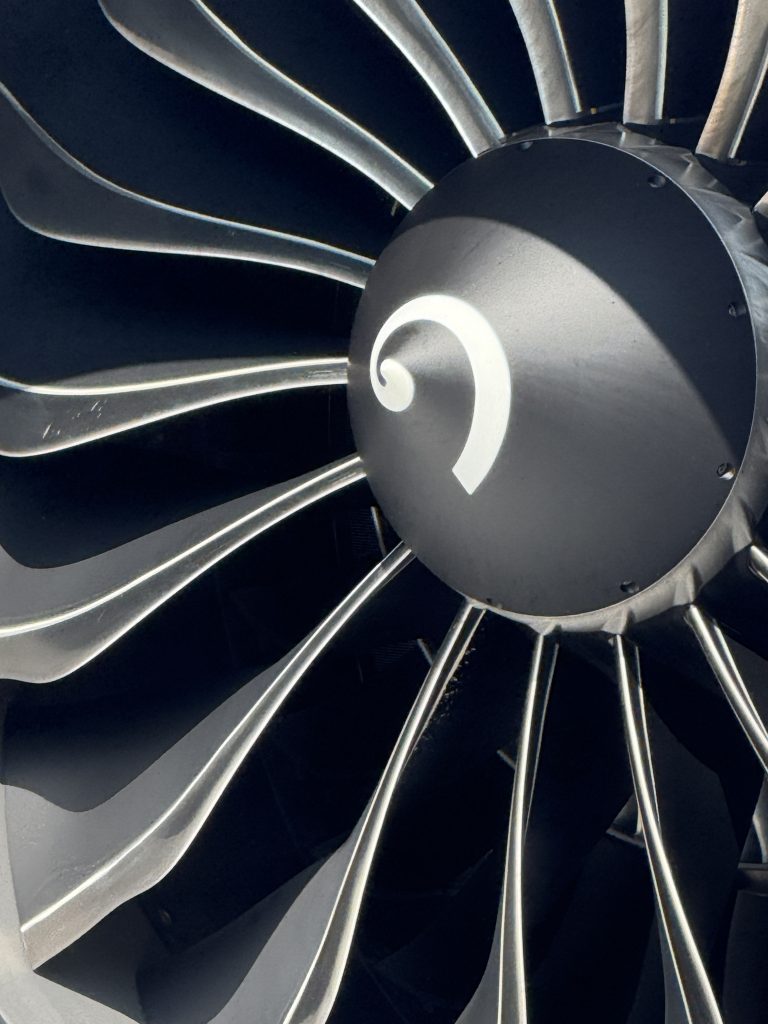 Dublin Schiphol Airport plane spotting-B737-engine-fan