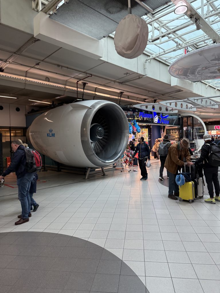 Dublin Schiphol Airport plane spotting-Schiphol-interior-jet-engine-display