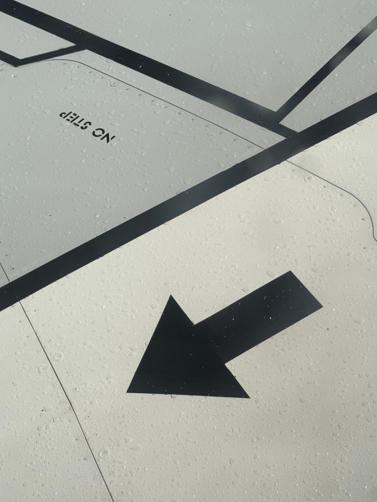 Dublin Schiphol Airport plane spotting-B737-wing-no-step