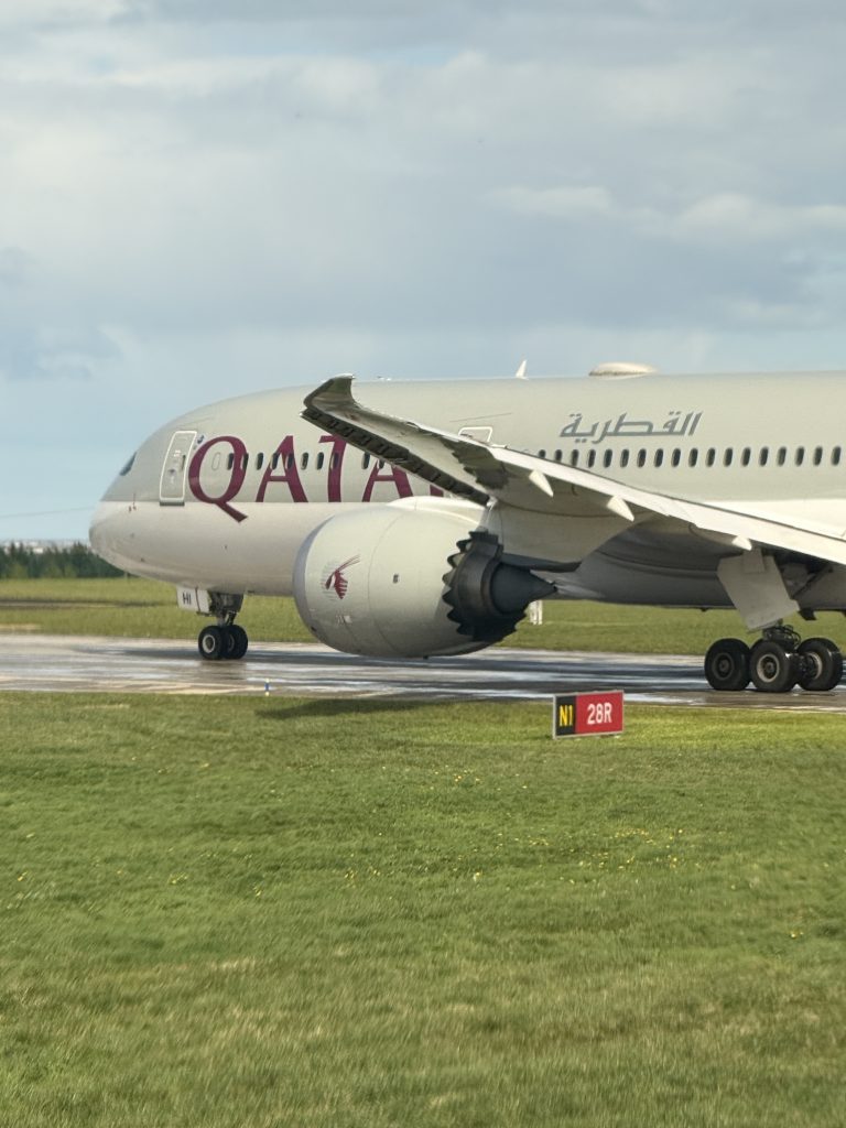 Dublin Schiphol Airport plane spotting-Qatar-Airways-B787
