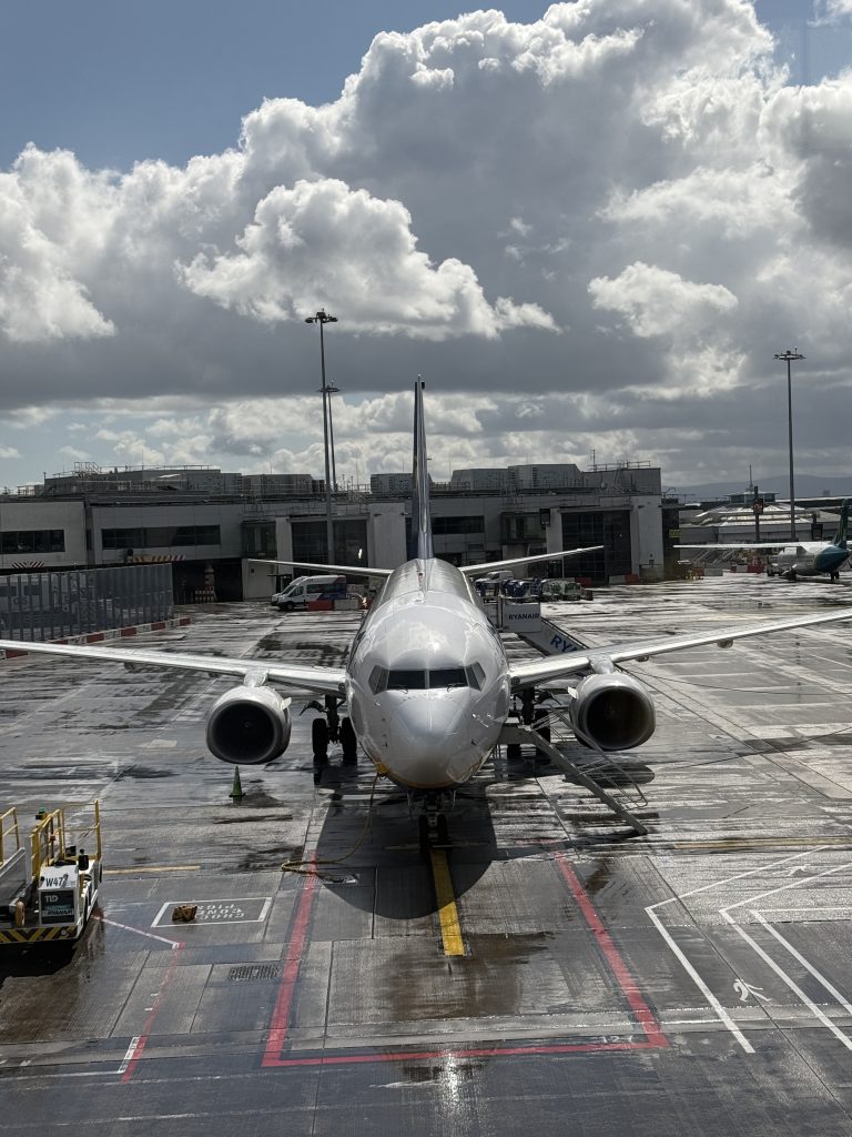 Dublin Schiphol Airport plane spotting B737