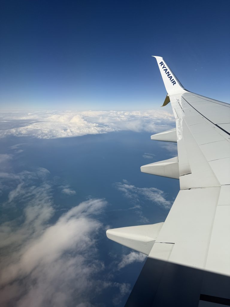 Dublin Schiphol Airport plane spotting-B737-wing-view