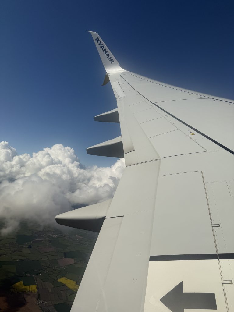 Dublin Schiphol Airport plane spotting-B737-wing-view